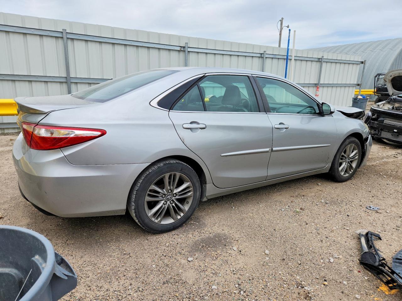 2017 Toyota Camry Se - Фото 3