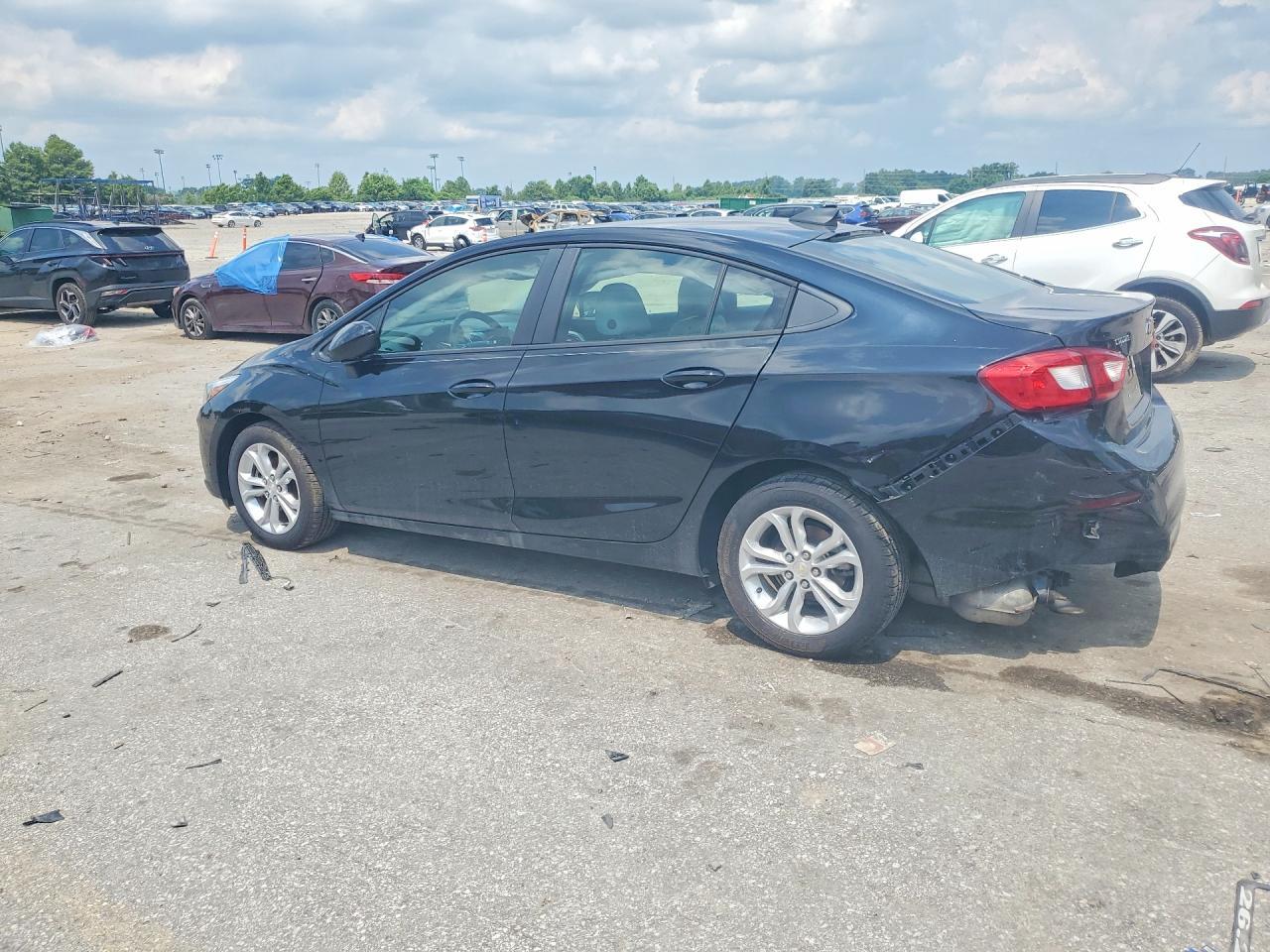 2019 Chevrolet Cruze Ls - Фото 2