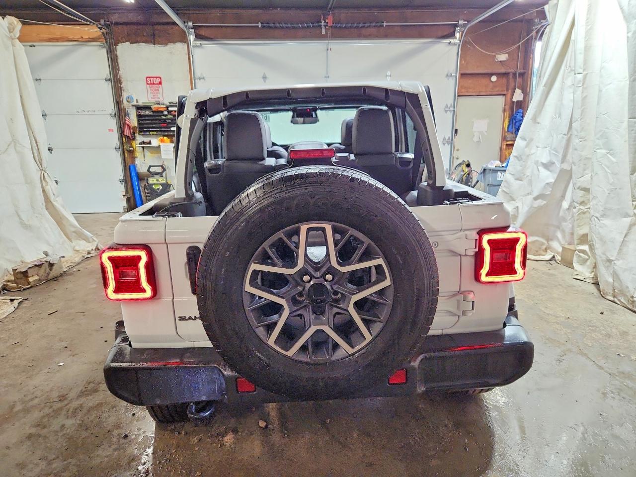 2026 Jeep Wrangler Sahara - Фото 6