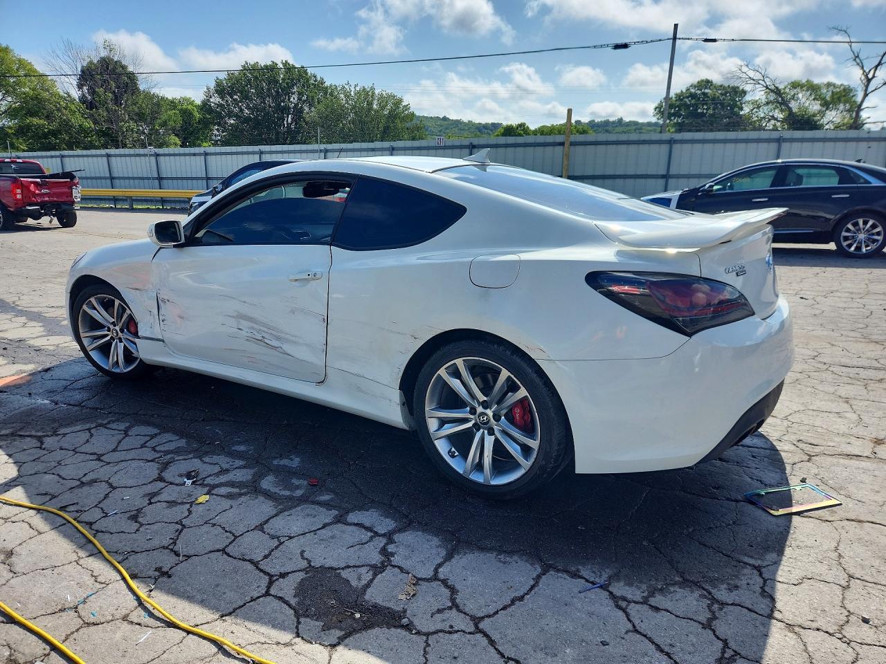 2011 Hyundai Genesis Coupe 3.8L - Фото 2