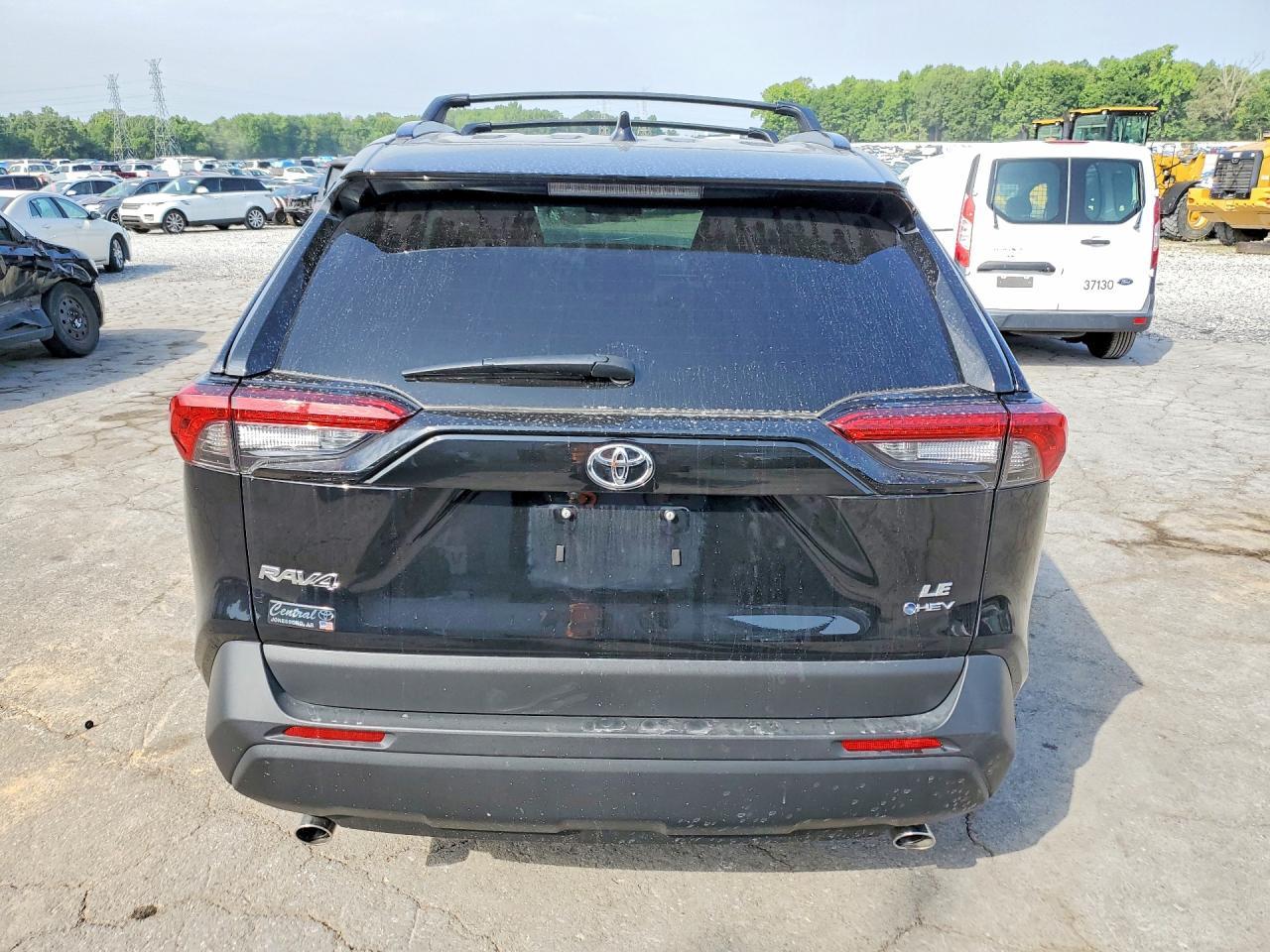 2025 Toyota Rav4 Le - Image 6