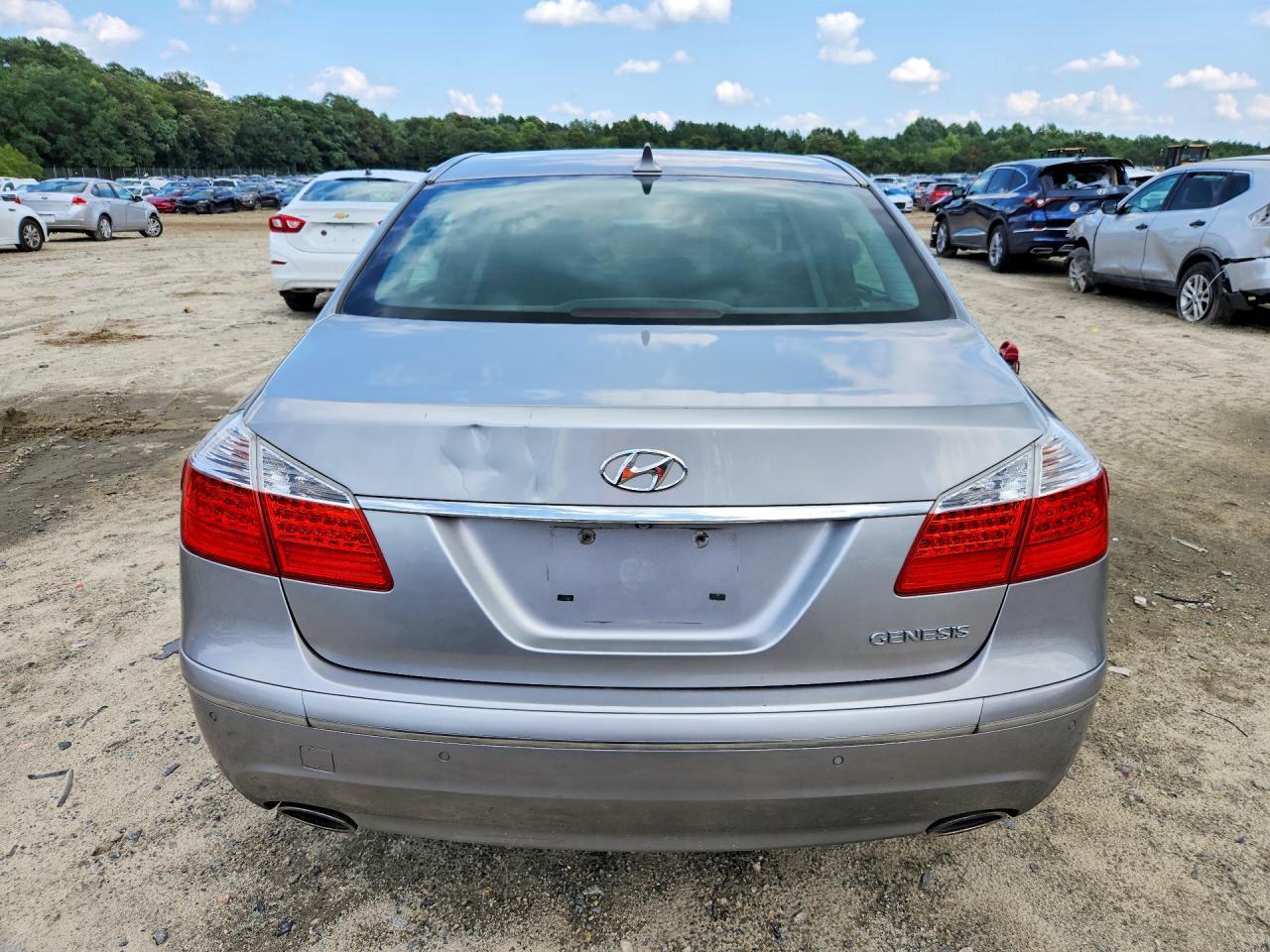 2009 Hyundai Genesis 3.8L - Image 6
