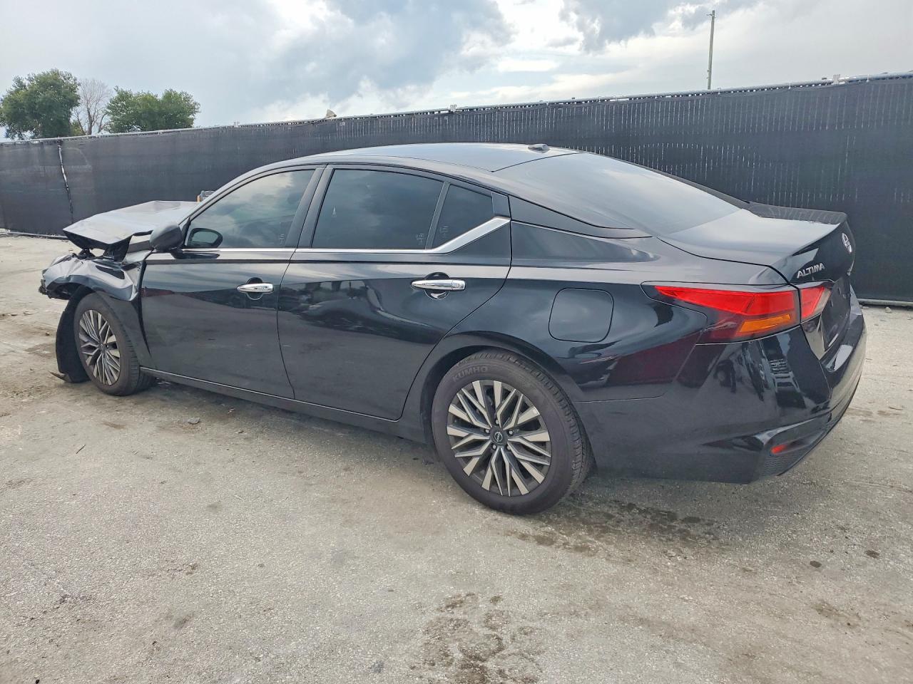 2025 Nissan Altima Sv - Image 2