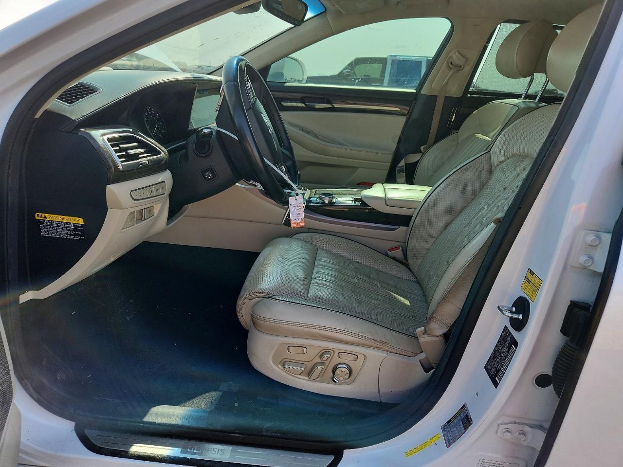 2017 Genesis G90 Premium - Image 7