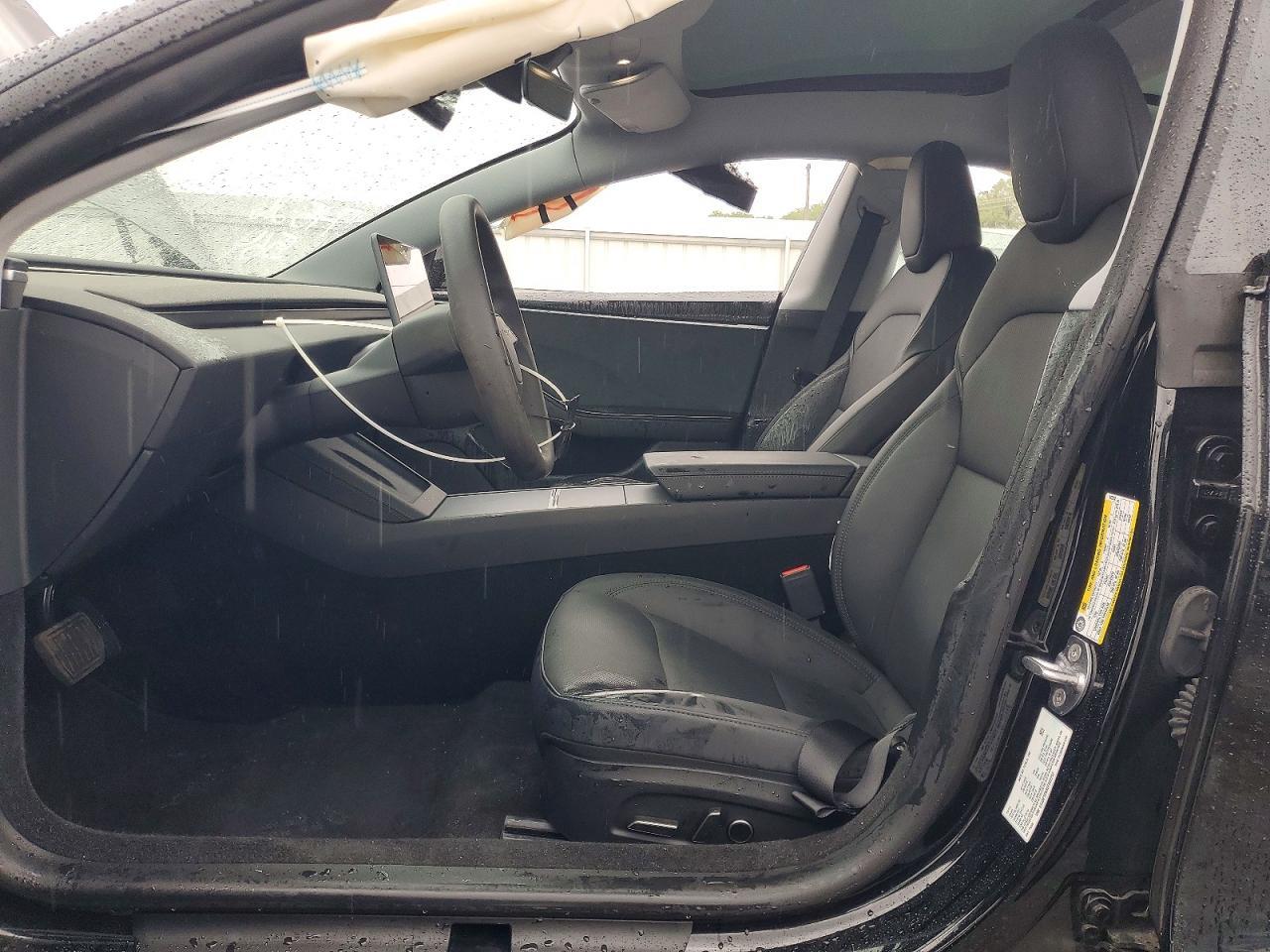 2025 Tesla Model 3 - Фото 7