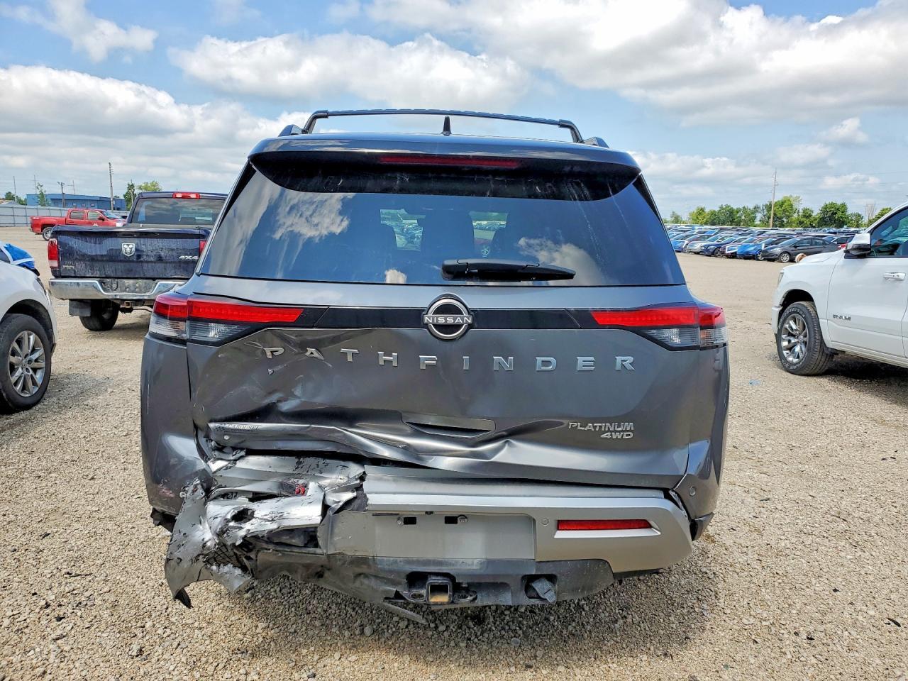 2023 Nissan Pathfinder Platinum - Image 6