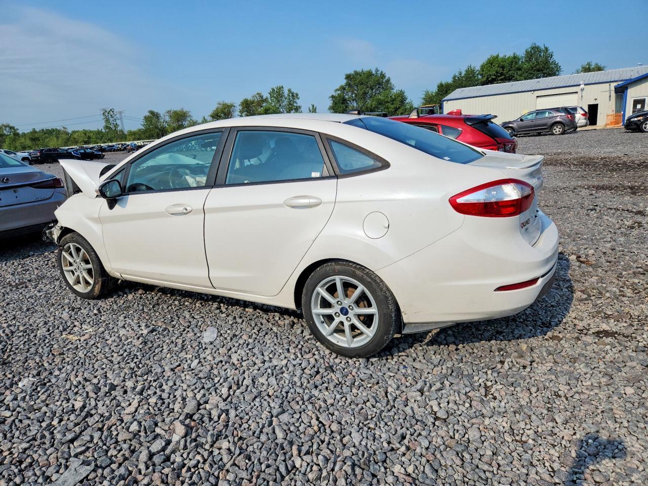 2016 Ford Fiesta Se - Image 2