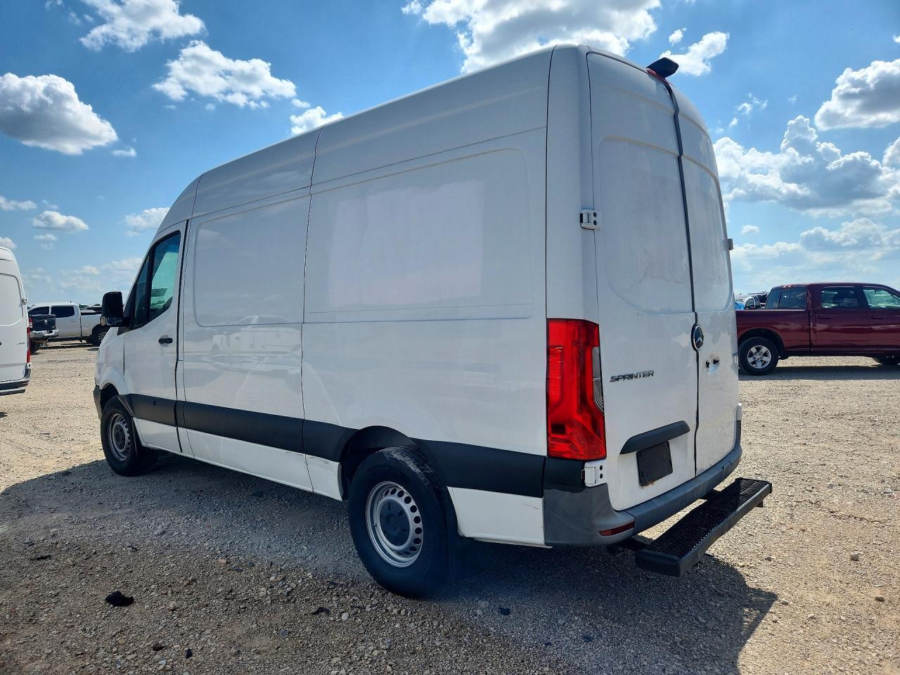 2022 Mercedes-Benz Sprinter 2500 Delivery Van - Фото 2