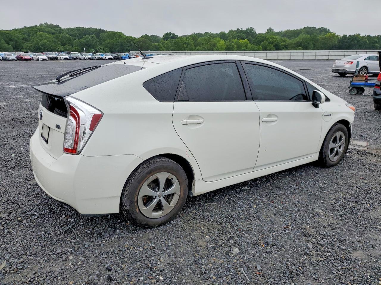 2013 Toyota Prius Three - Фото 3