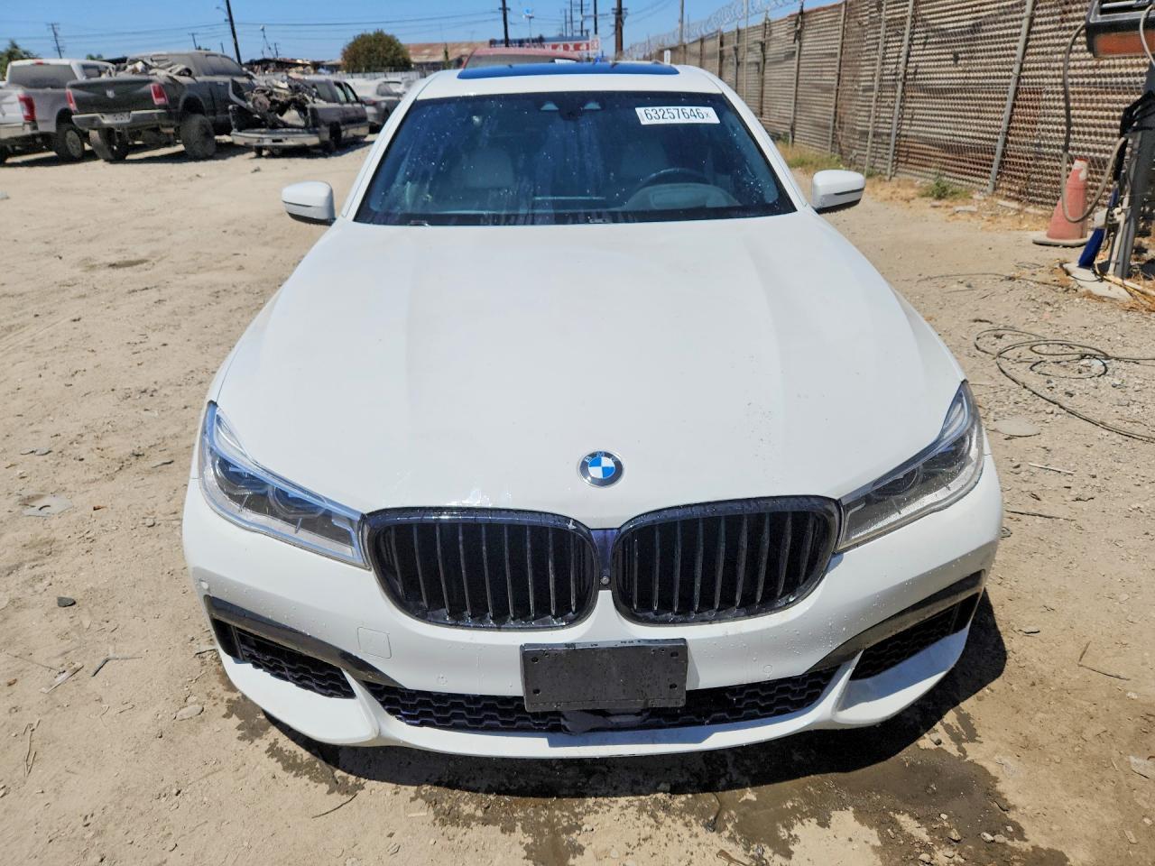 2016 BMW 750 Xi - Image 5