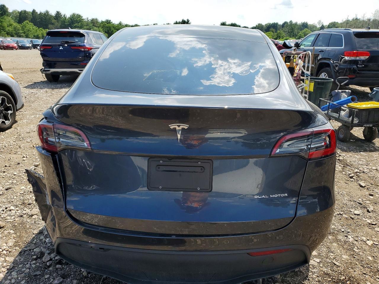 2024 Tesla Model Y - Фото 6