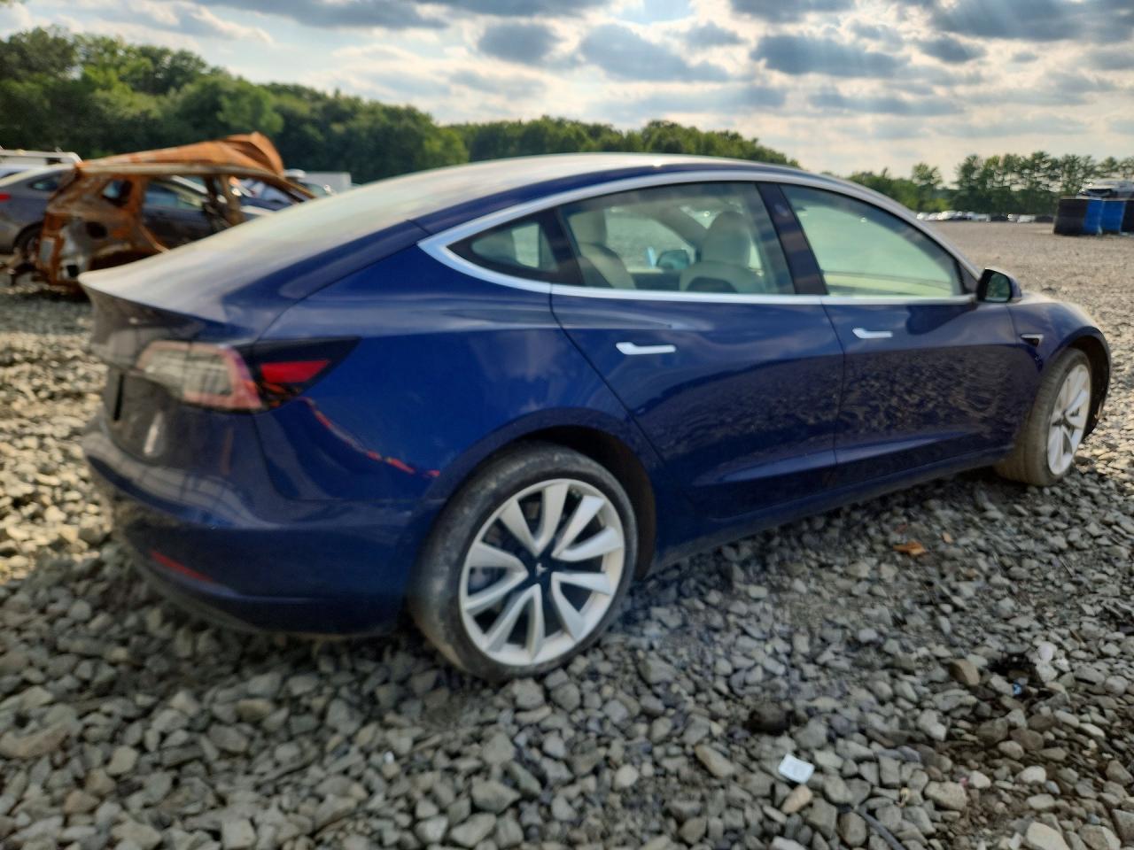 2019 Tesla Model 3 - Фото 3