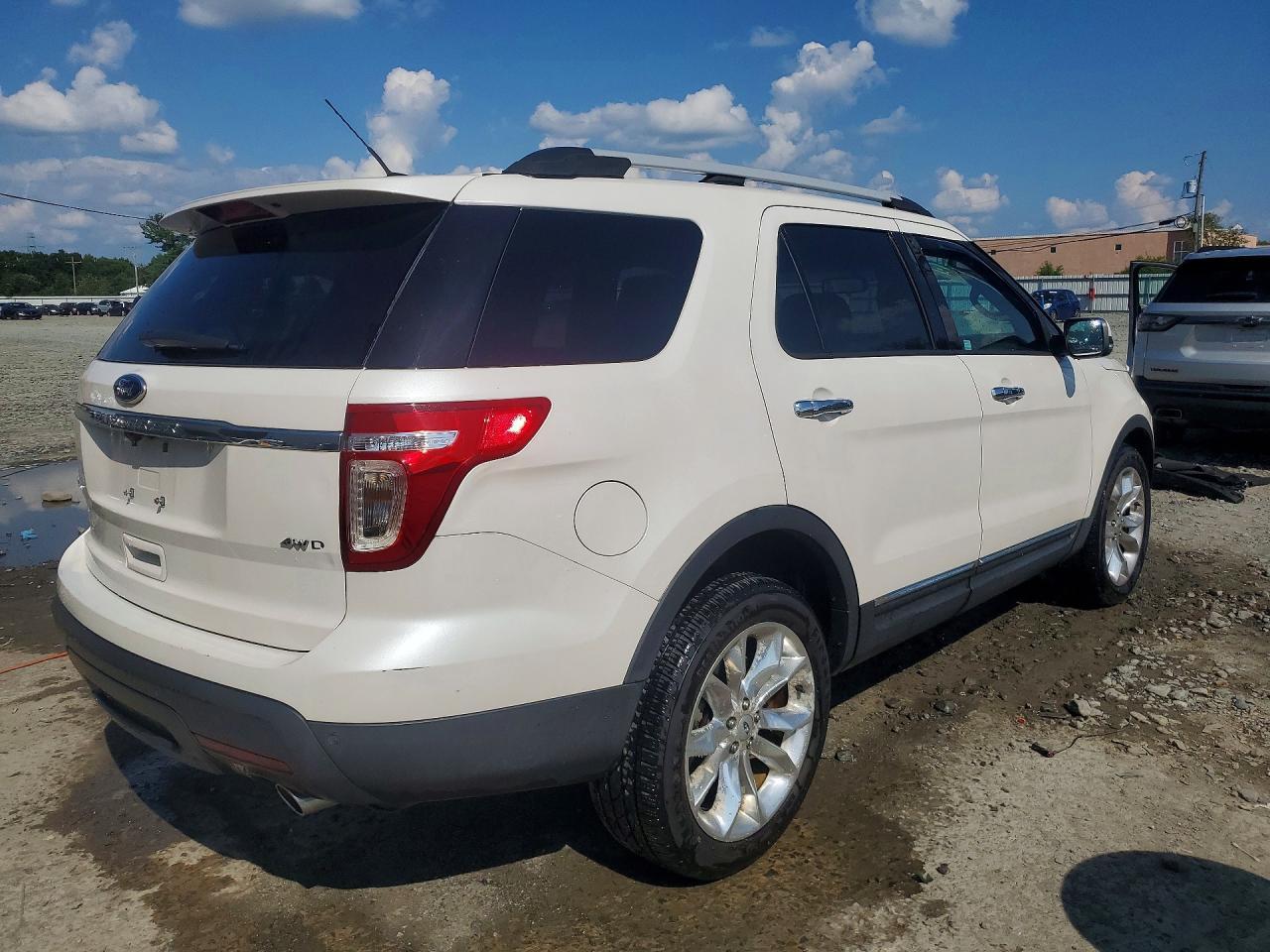 2015 Ford Explorer Limited - Image 3