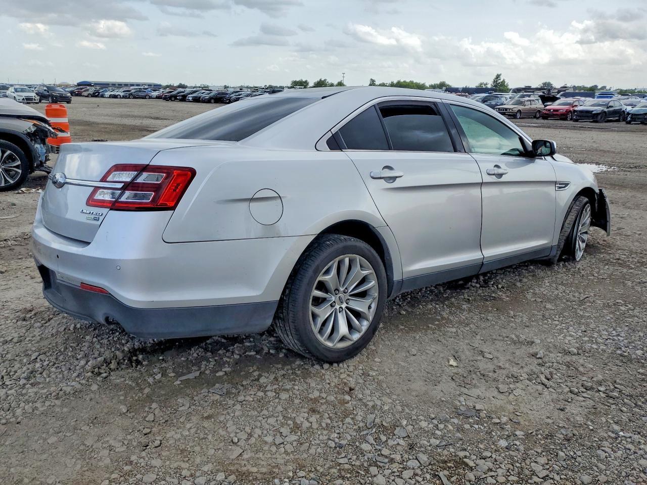 2016 Ford Taurus Limited - Фото 3
