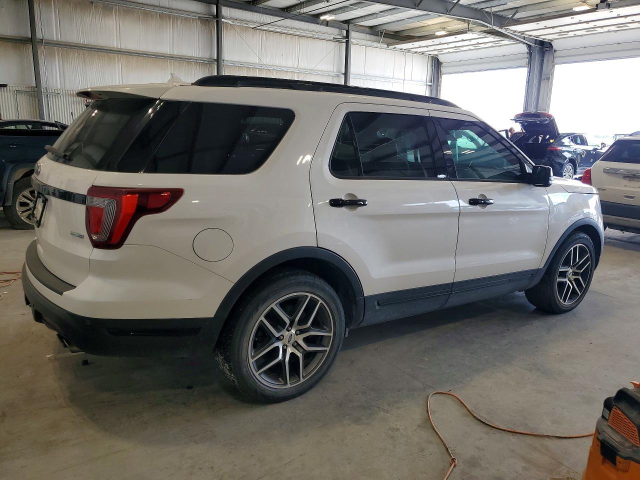 2019 Ford Explorer Sport - Image 3