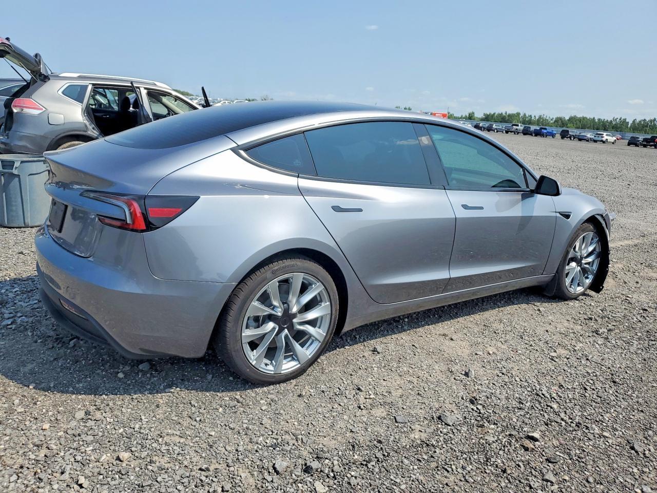 2026 Tesla Model 3 - Фото 3