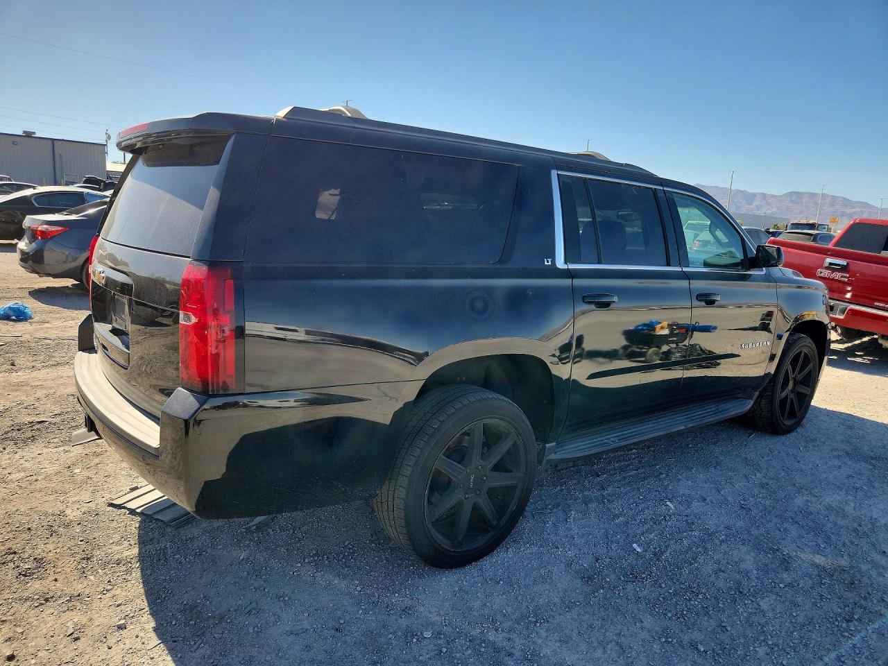 2017 Chevrolet Suburban C1500 Lt - Фото 3