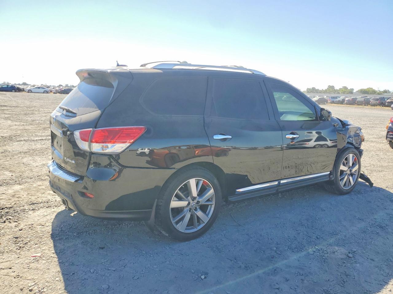 2016 Nissan Pathfinder Platinum - Фото 3