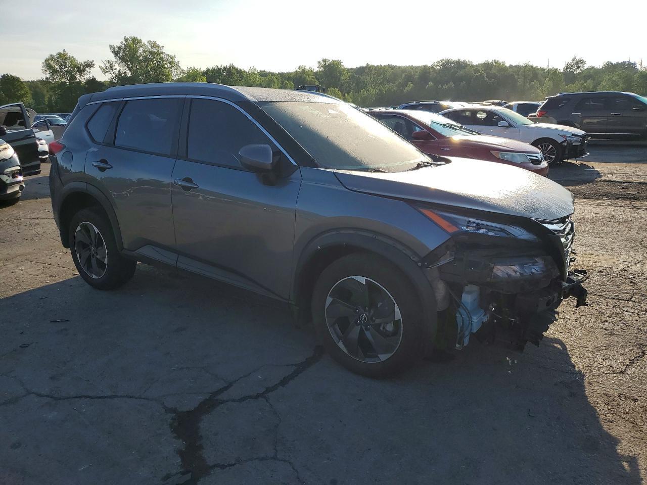 2024 Nissan Rogue Sv - Image 4
