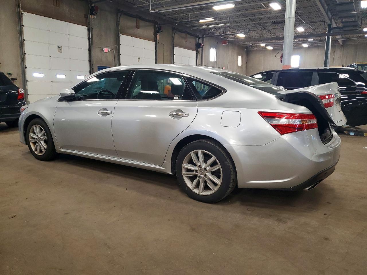 2013 Toyota Avalon Xle - Image 2