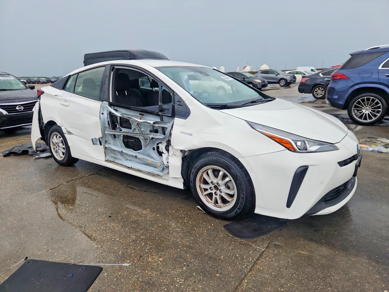 2021 Toyota Prius Le - Image 4