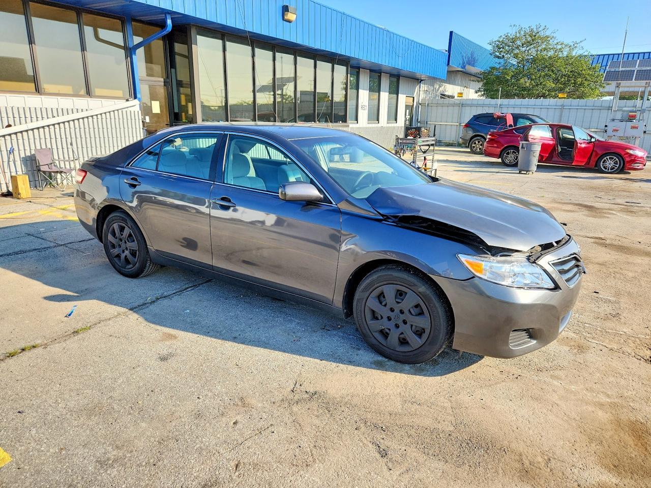 2010 Toyota Camry Le - Фото 4