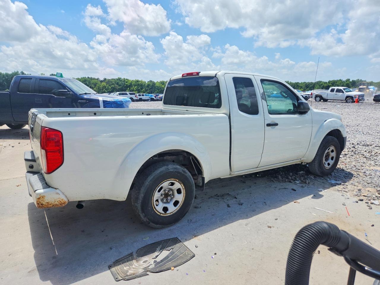 2017 Nissan Frontier S - Image 3