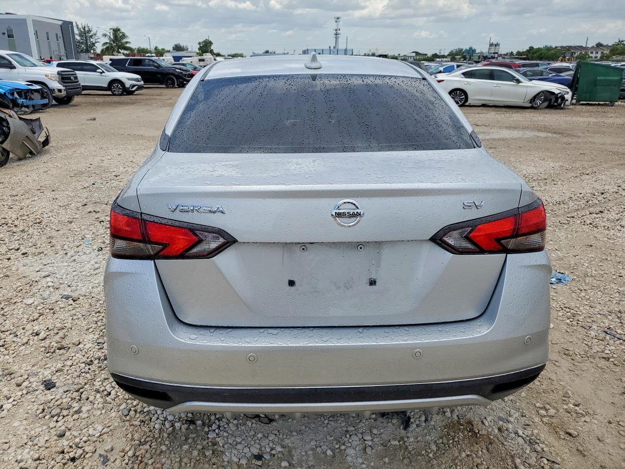 2021 Nissan Versa Sv - Image 6