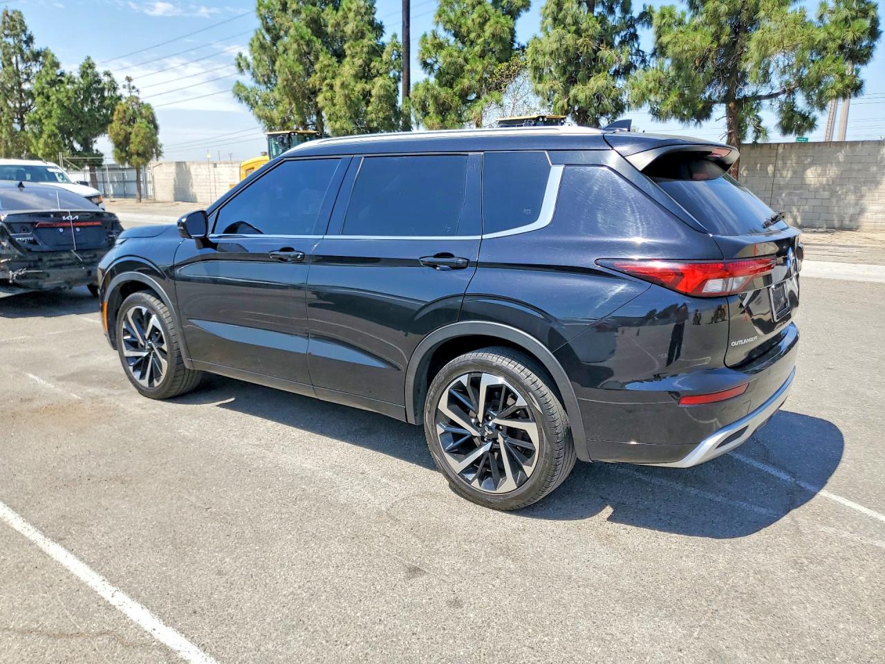 2022 Mitsubishi Outlander Sel - Фото 2