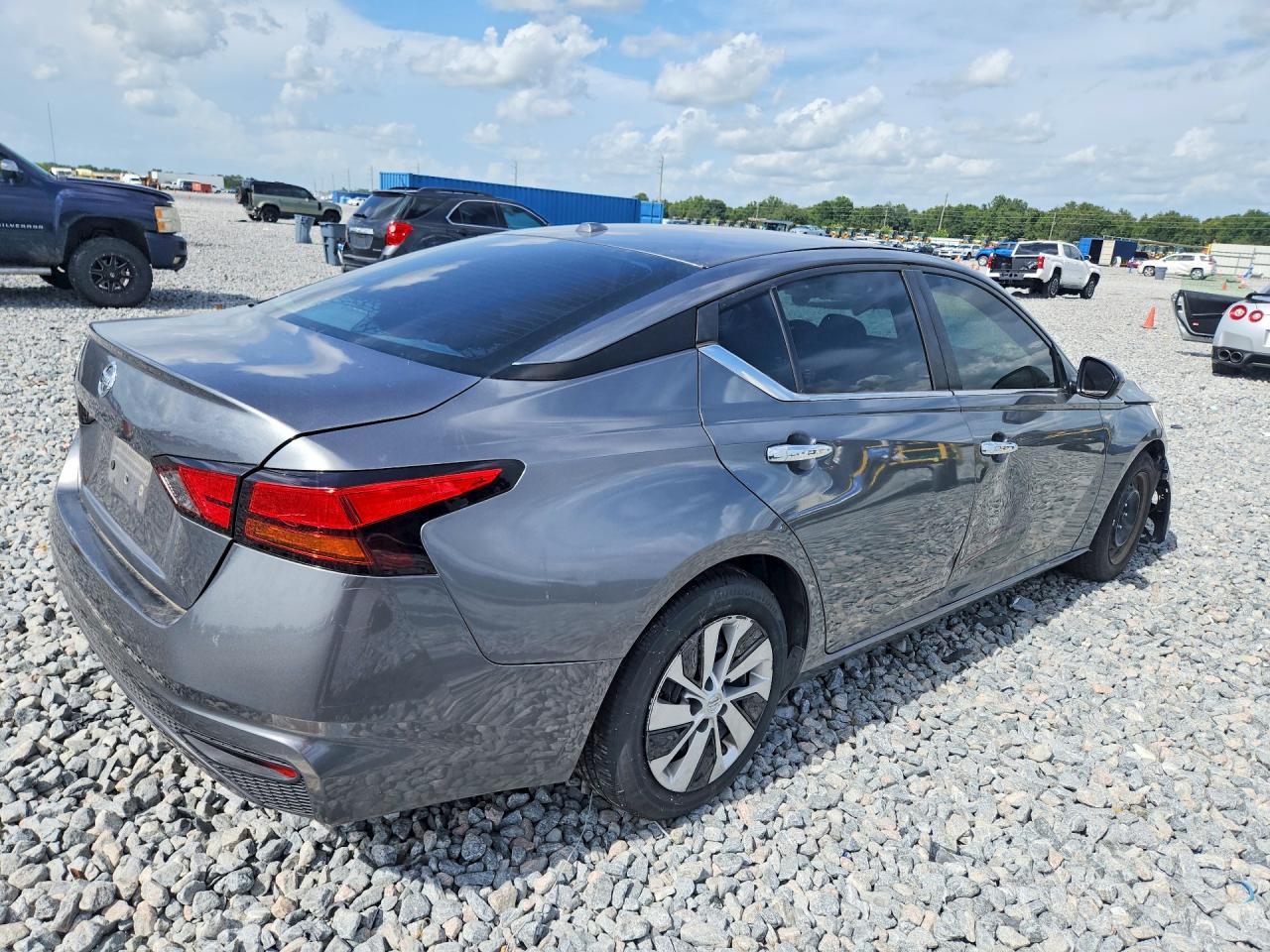 2020 Nissan Altima S - Image 3