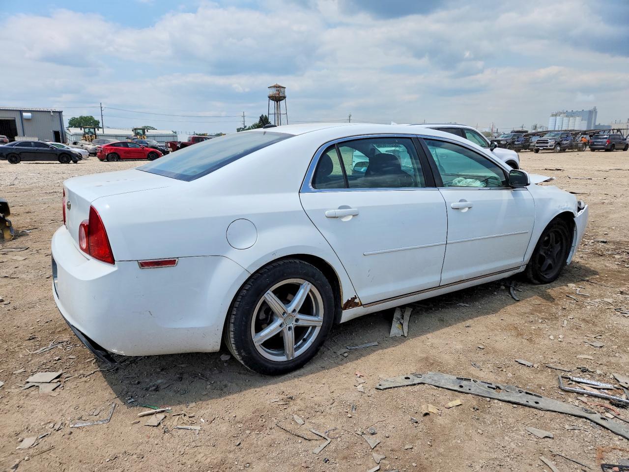 2010 Chev Malibu - Фото 3