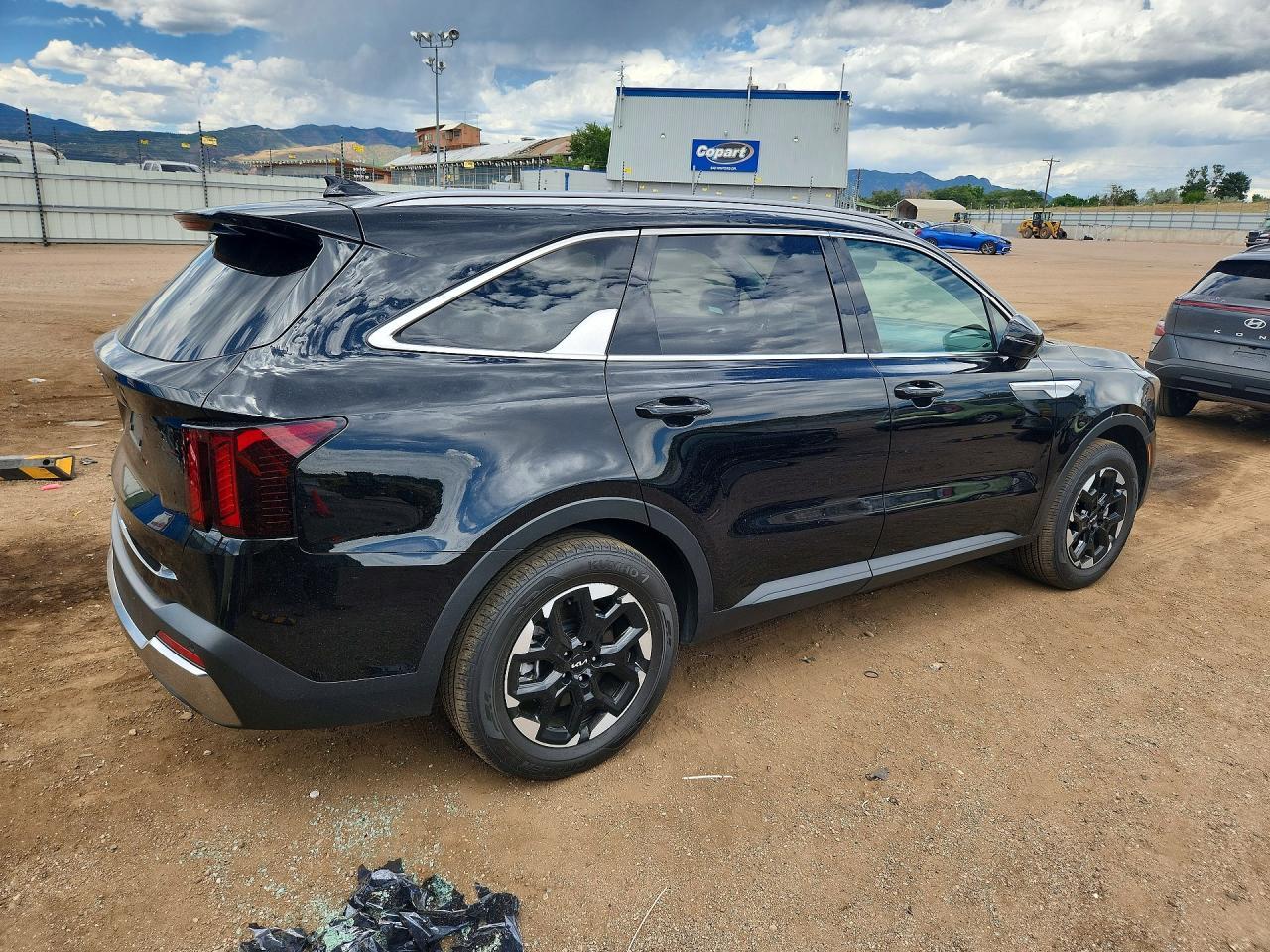 2025 Kia Sorento S - Image 3