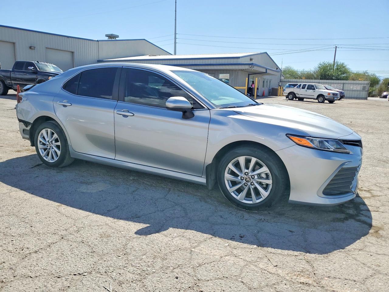 2023 Toyota Camry Le - Фото 4