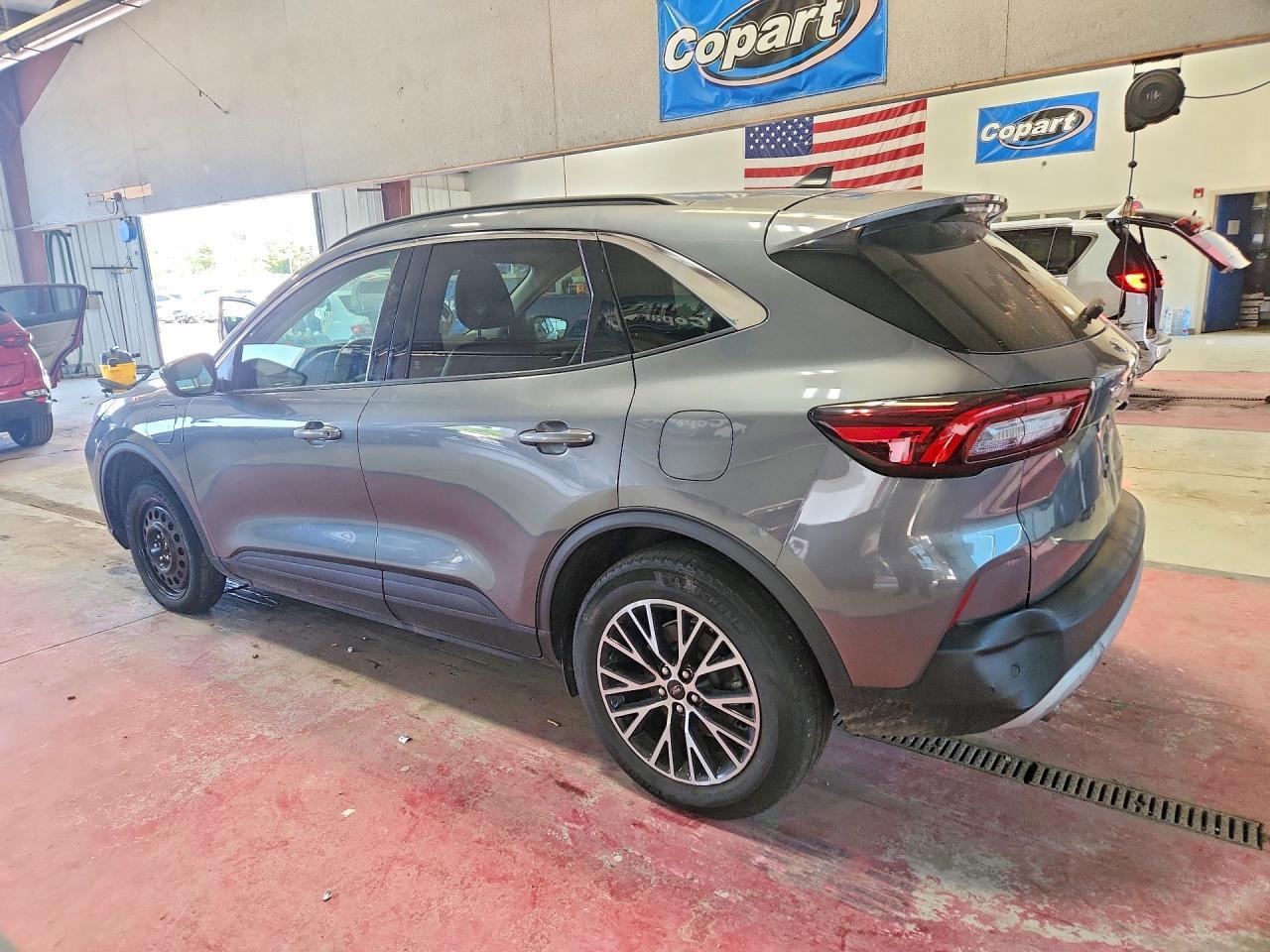 2023 Ford Escape - Фото 2