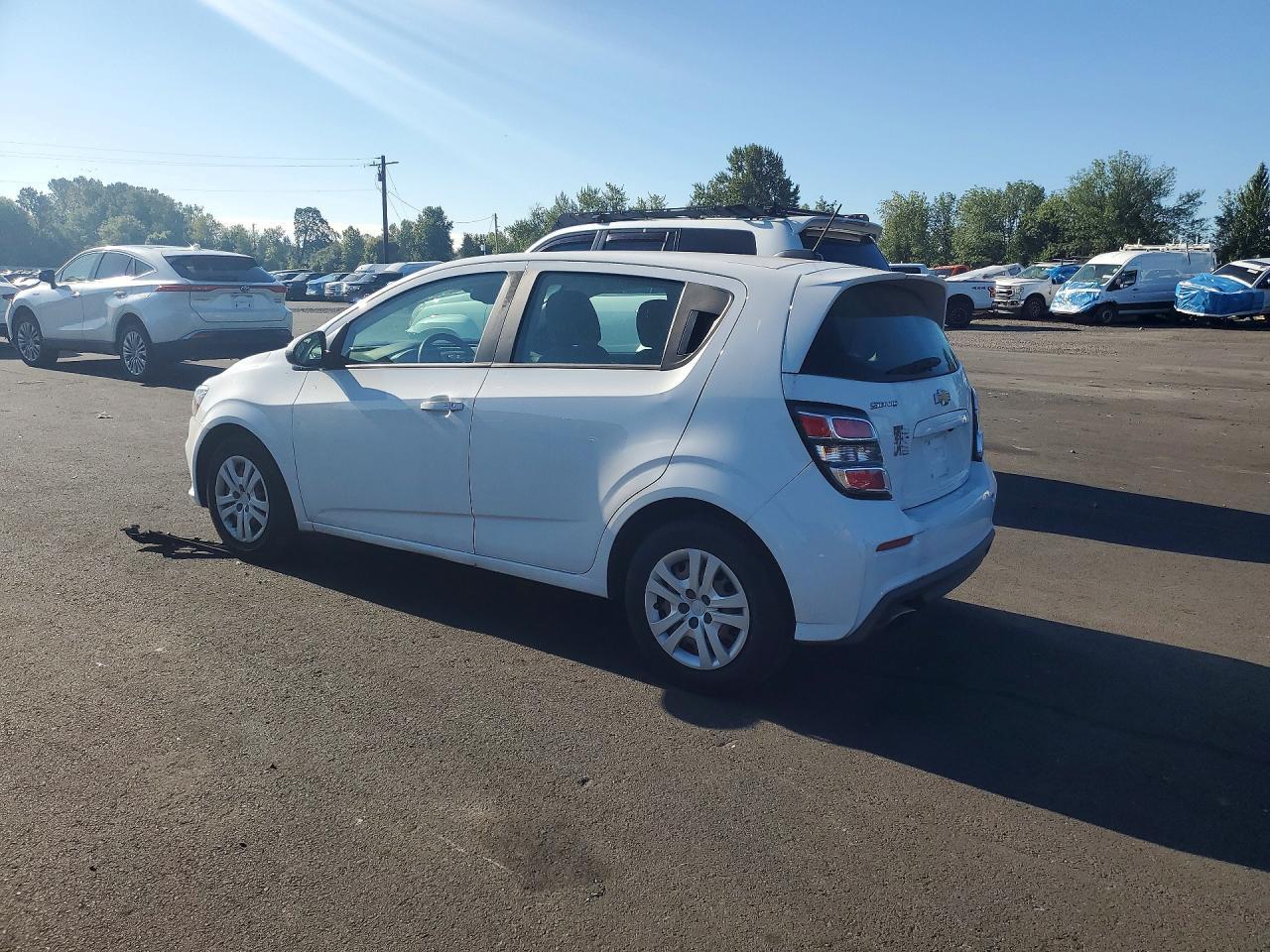 2020 Chevrolet Sonic - Фото 2