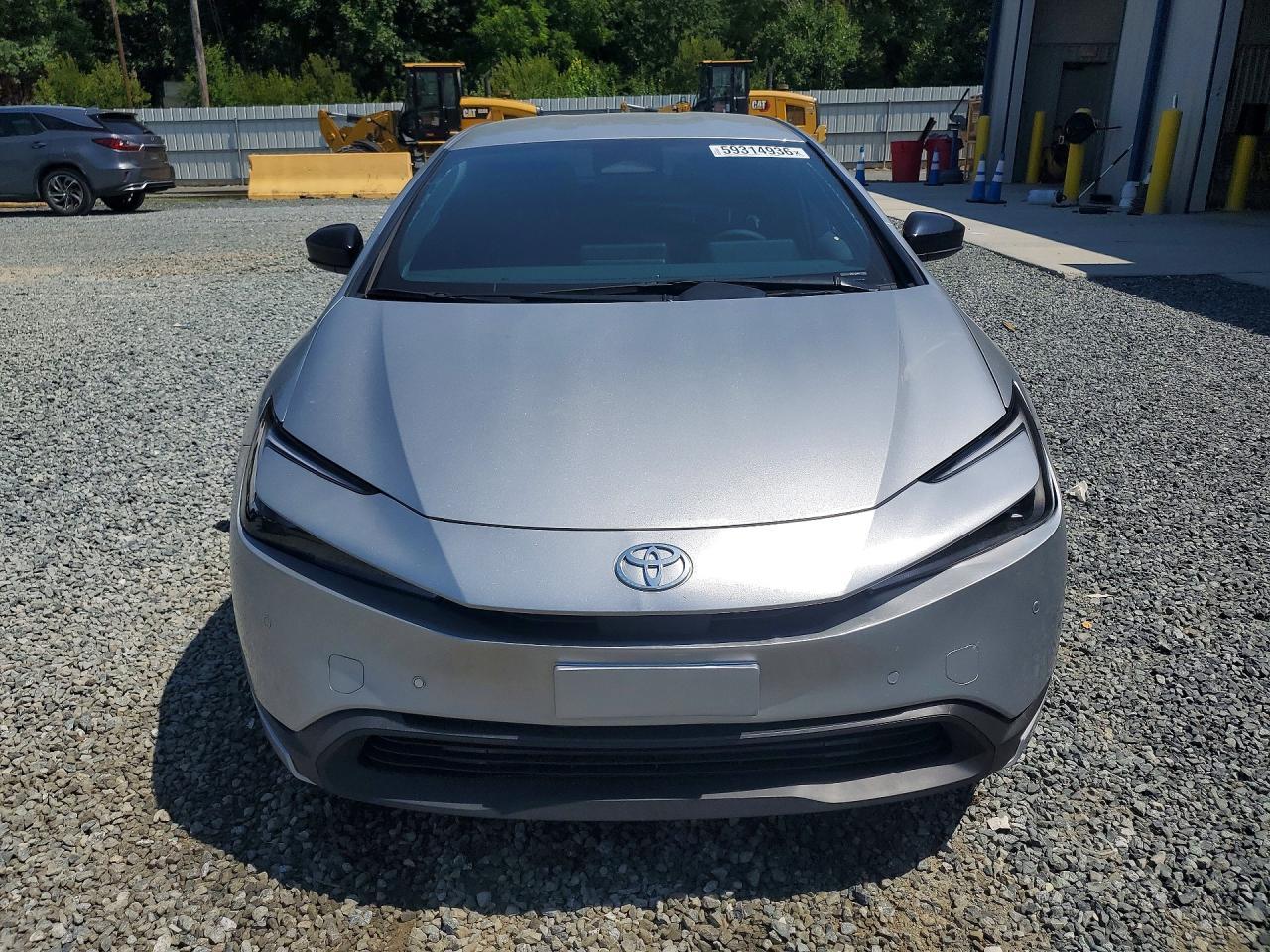 2025 Toyota Prius Le - Image 5