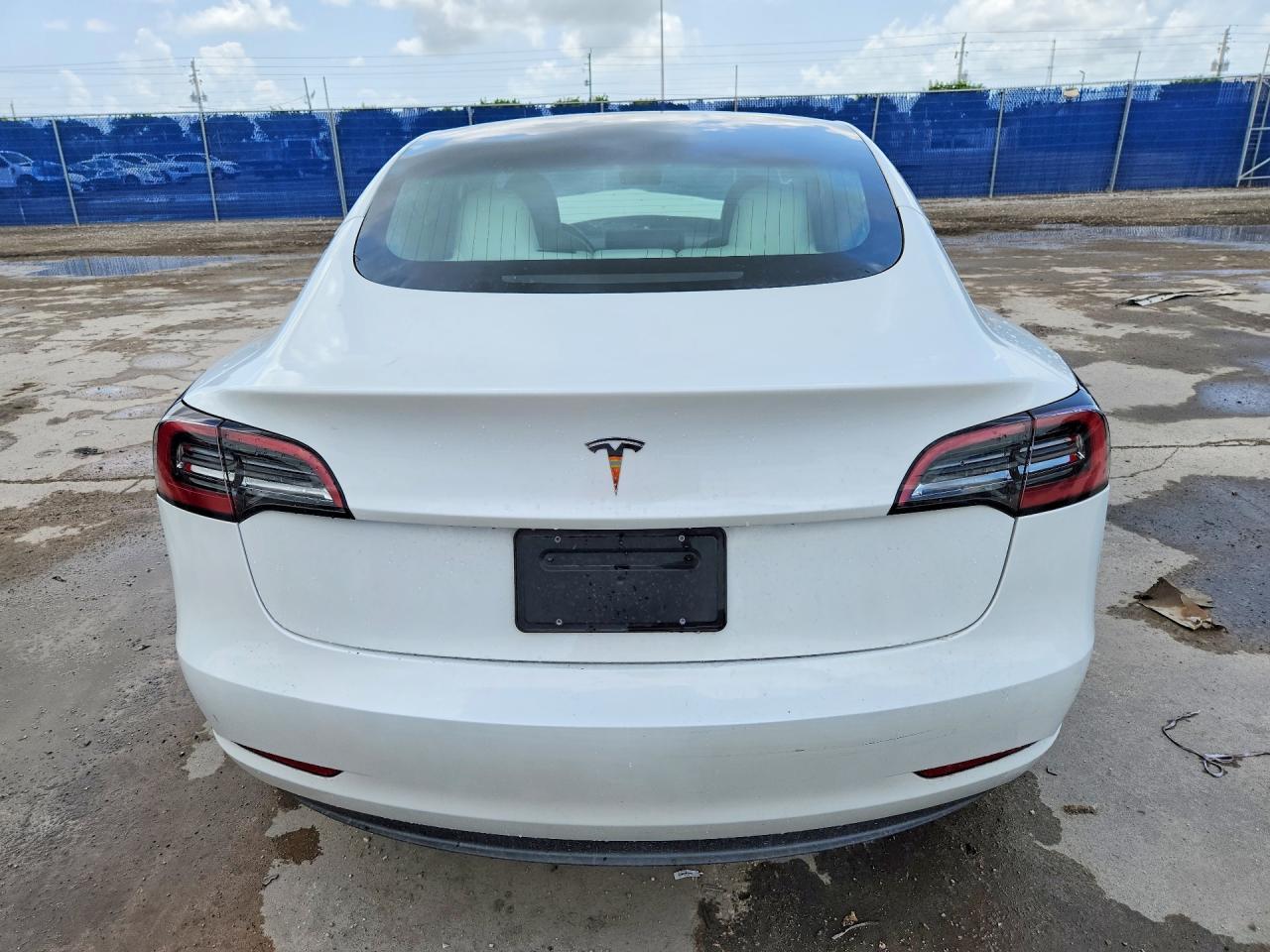 2023 Tesla Model 3 - Image 6