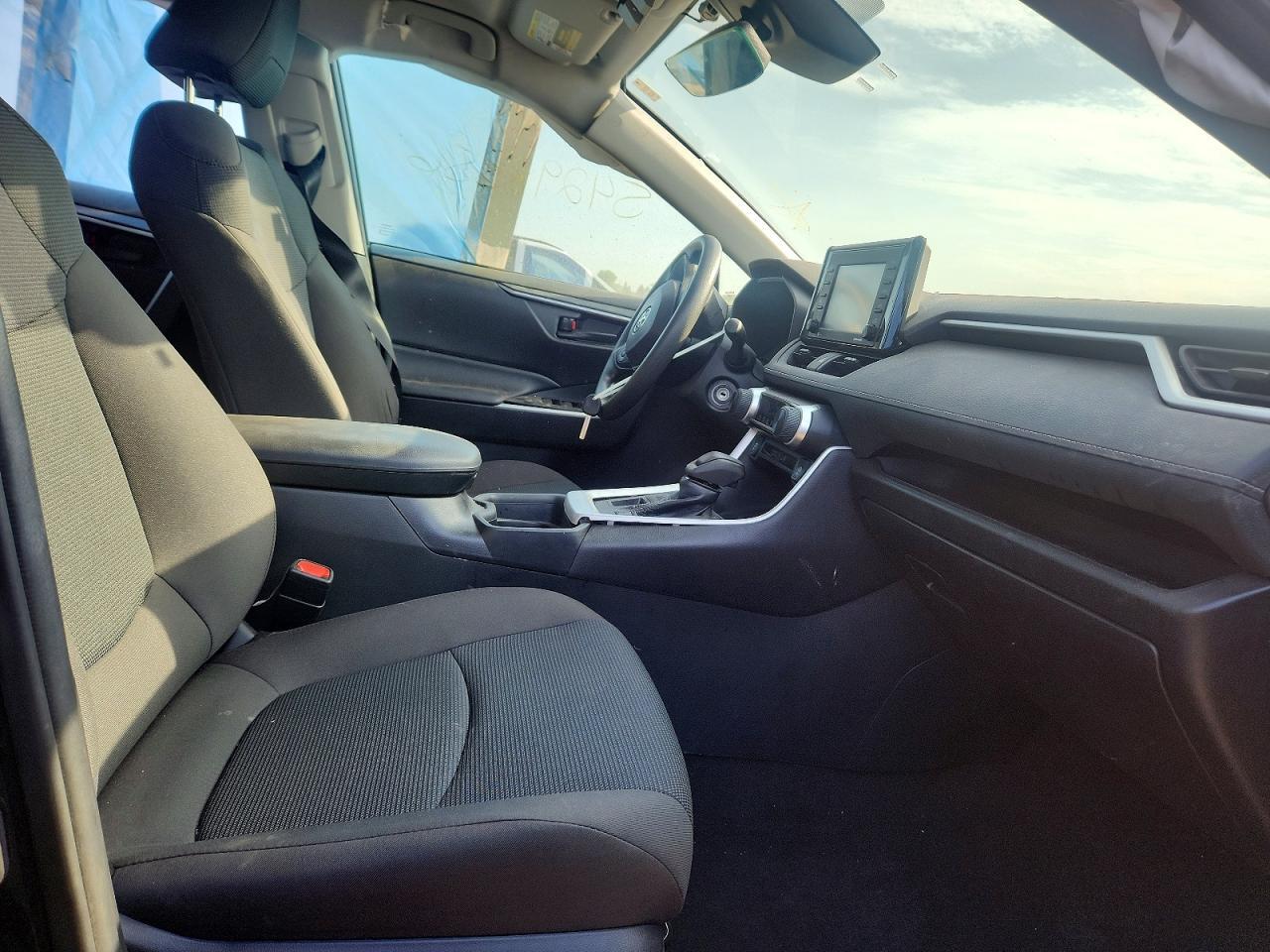 2021 Toyota Rav4 Le - Image 7