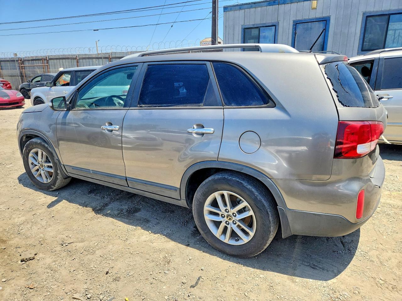 2014 Kia Sorento Lx - Image 2