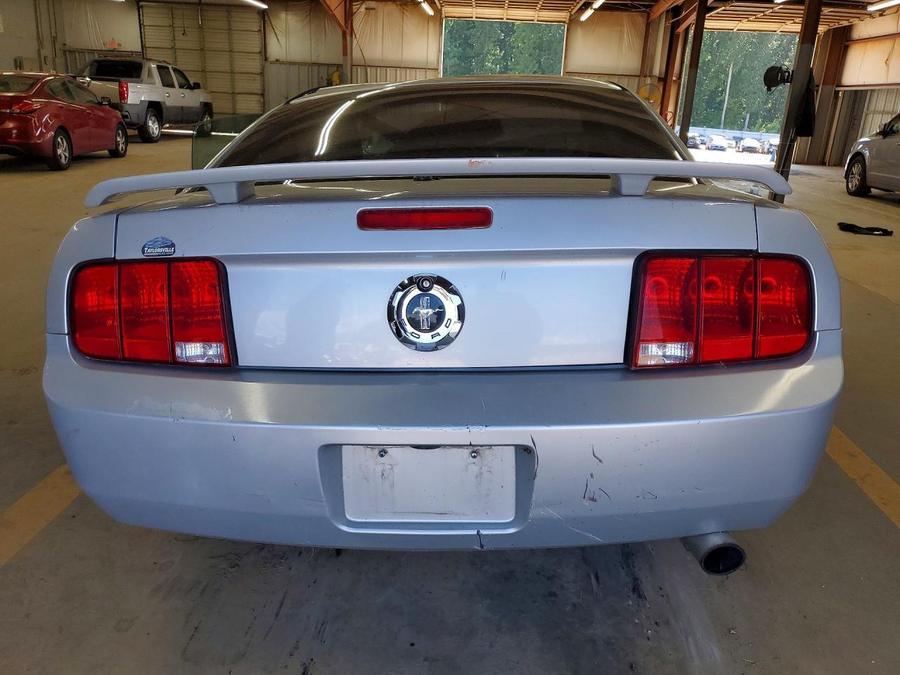 2005 Ford Mustang - Image 6