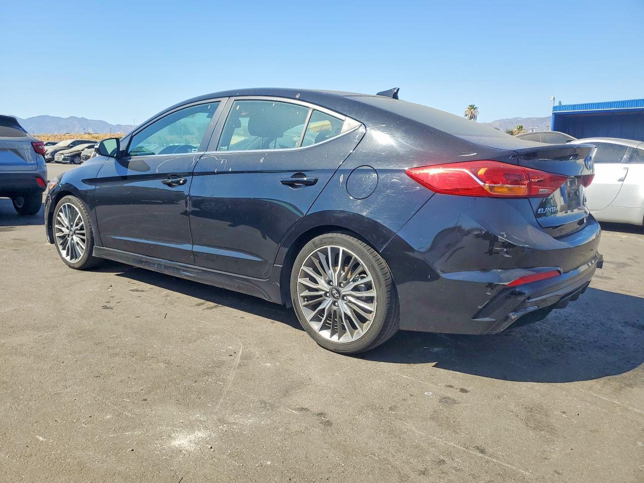 2018 Hyundai Elantra Sport - Фото 2