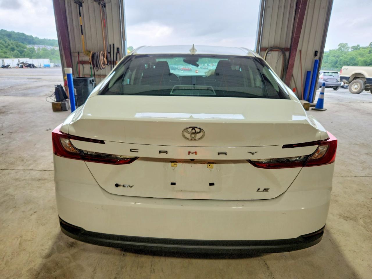 2025 Toyota Camry Le - Фото 6