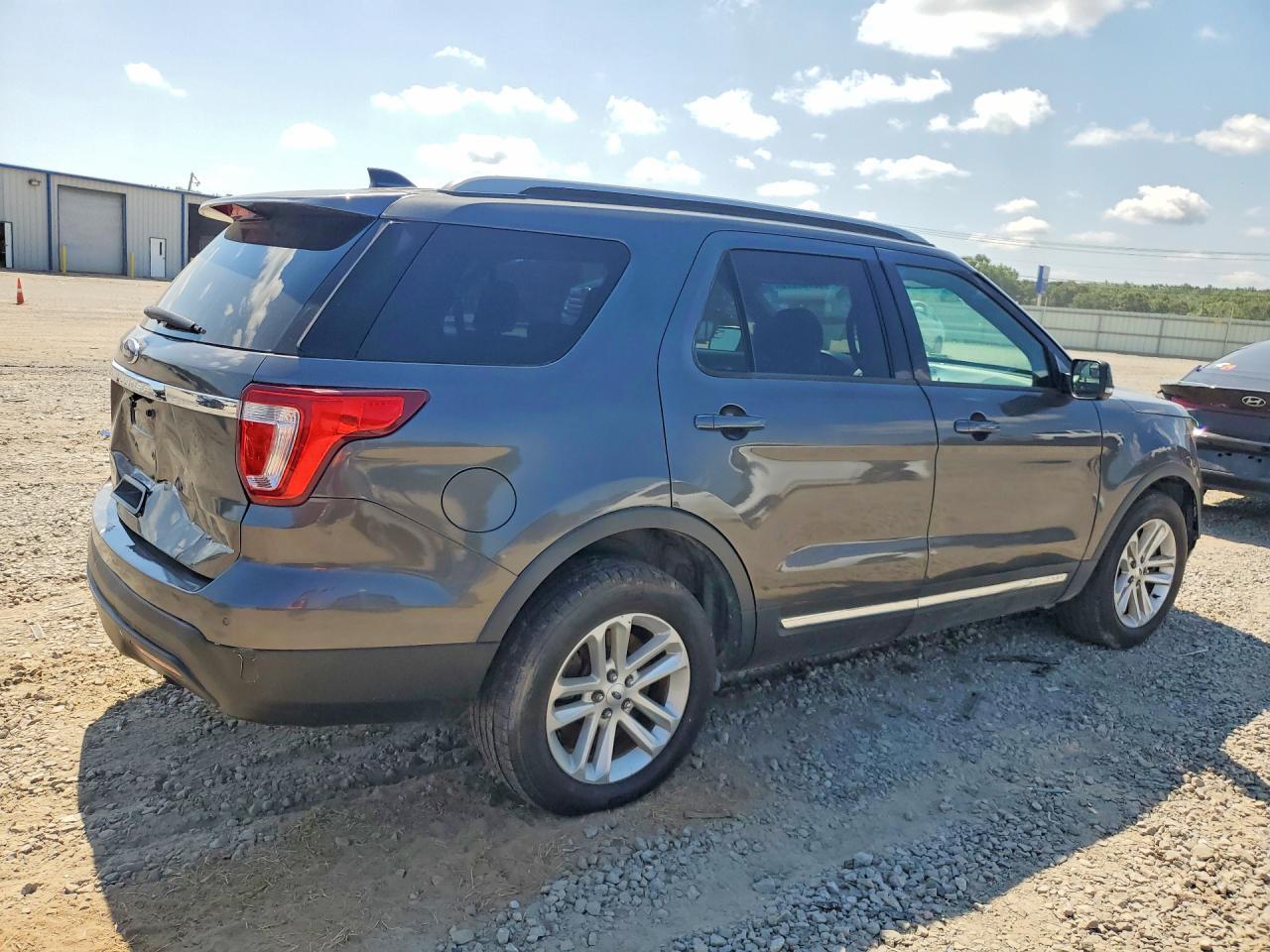 2017 Ford Explorer Xlt - Фото 3