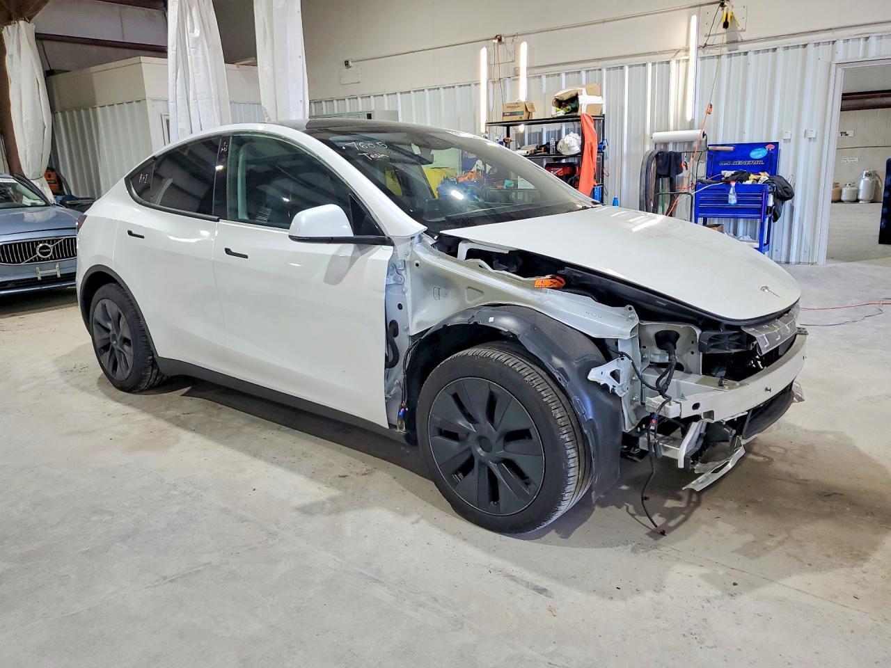 2025 Tesla Model Y - Image 4