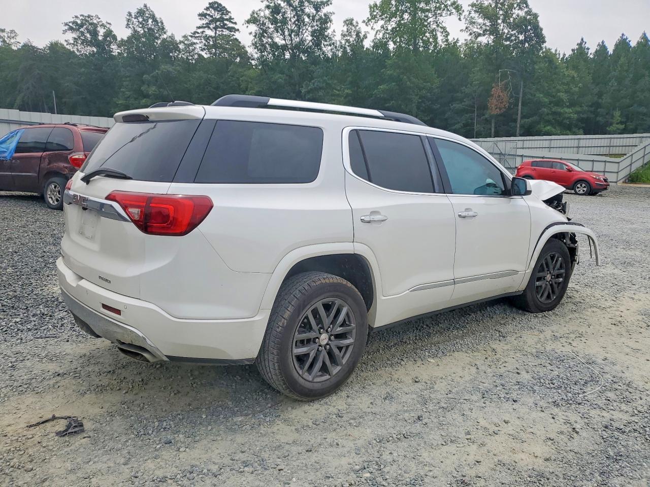 2017 GMC Acadia Denali - Image 3