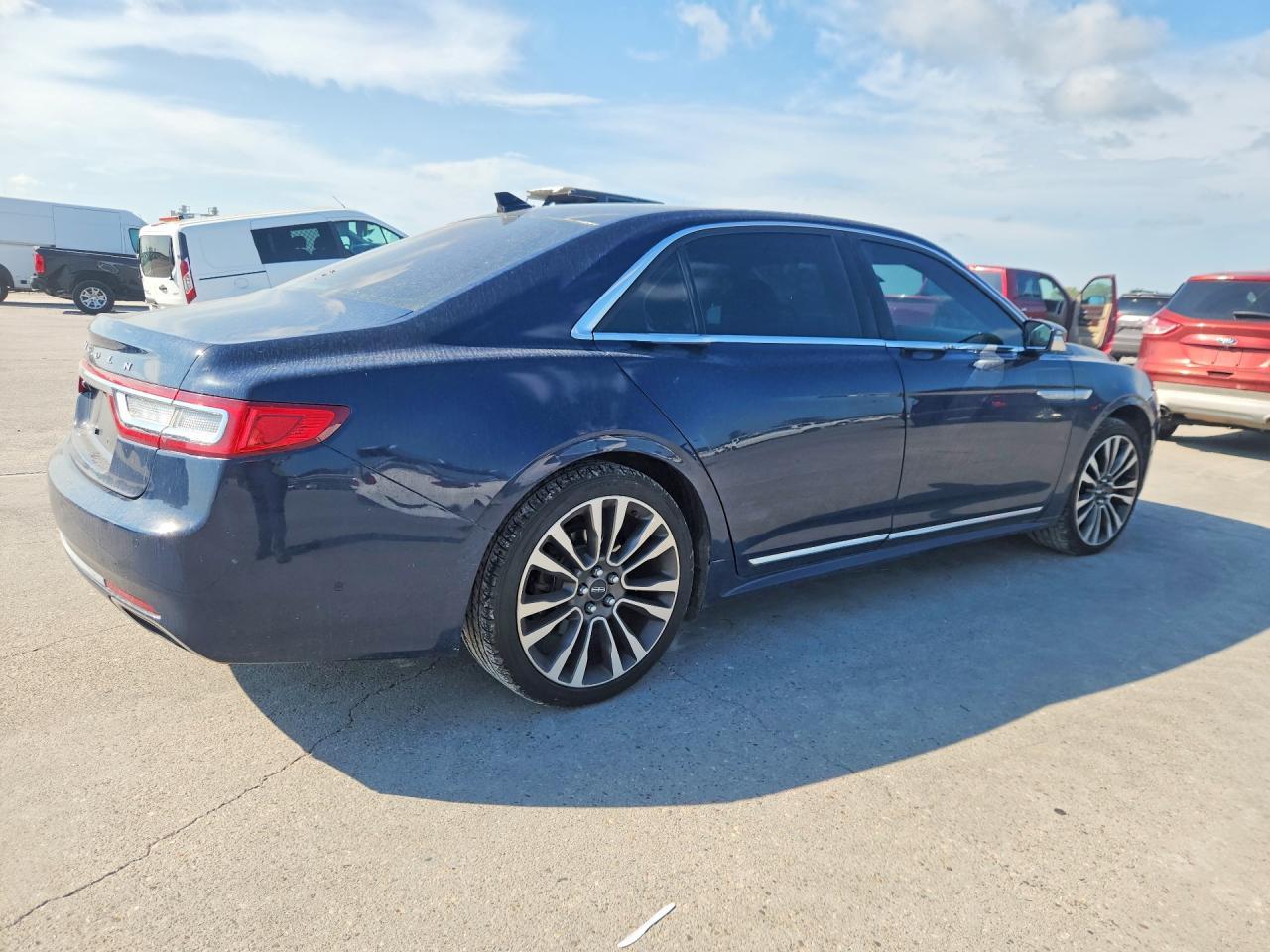 2018 Lincoln Continental Reserve - Image 3