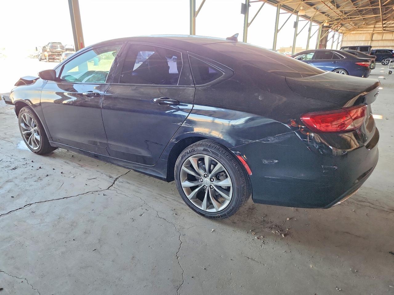 2015 Chrysler 200 S - Фото 2
