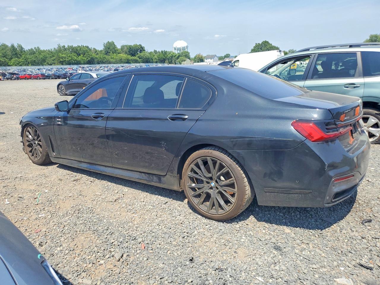 2021 BMW 750 Xi - Фото 2