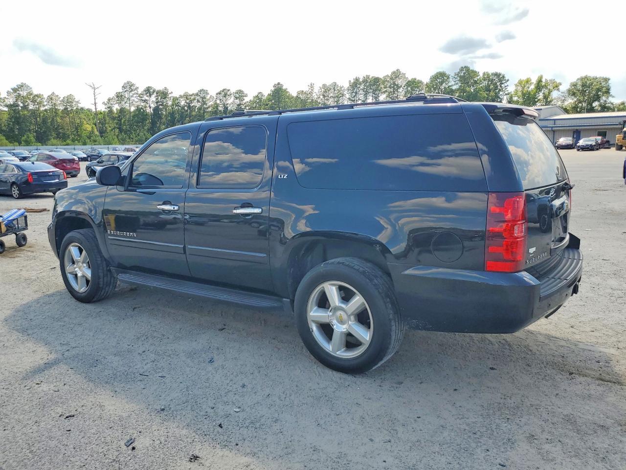2007 Chevrolet Suburban K1500 - Фото 2