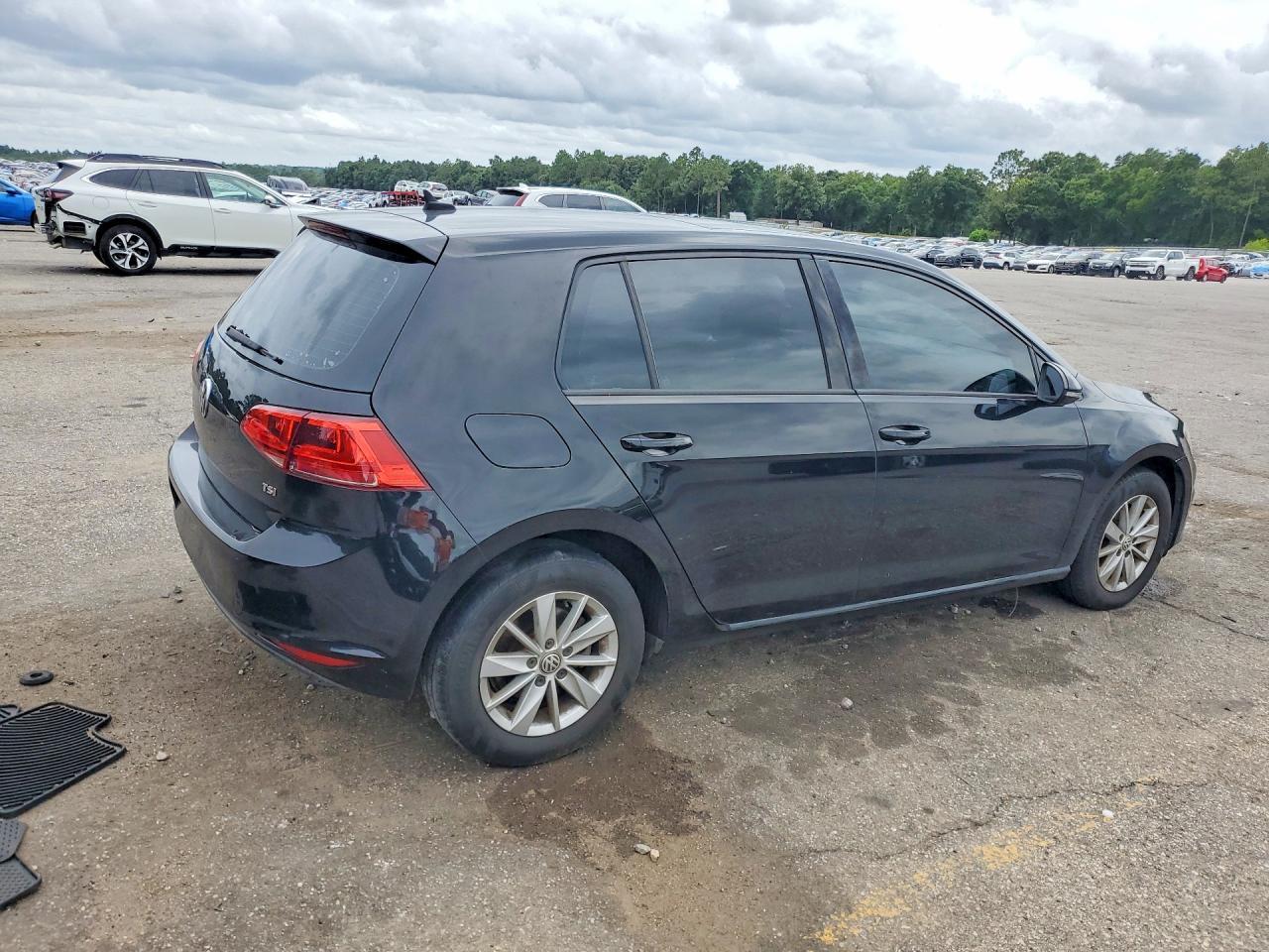 2016 Volkswagen Golf S/Se - Фото 3